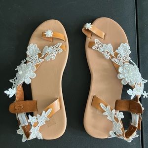 Women’s flats sandals